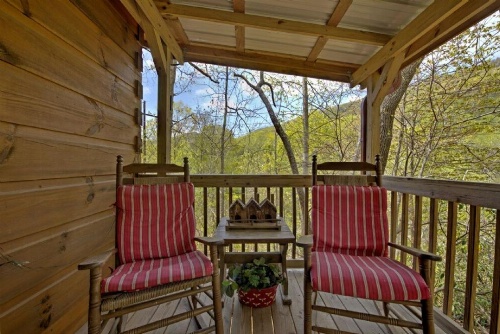 Red Barn Cabin image 14