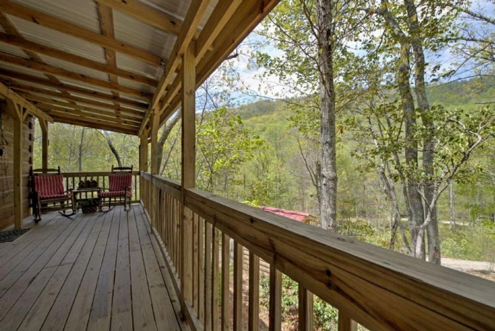 Red Barn Cabin Image 15