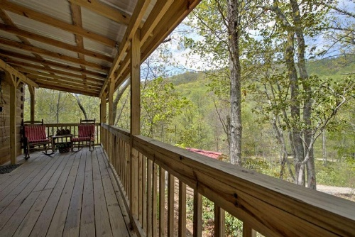 Red Barn Cabin image 15