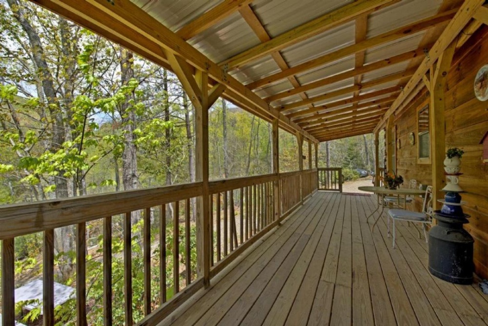 Red Barn Cabin Image 16