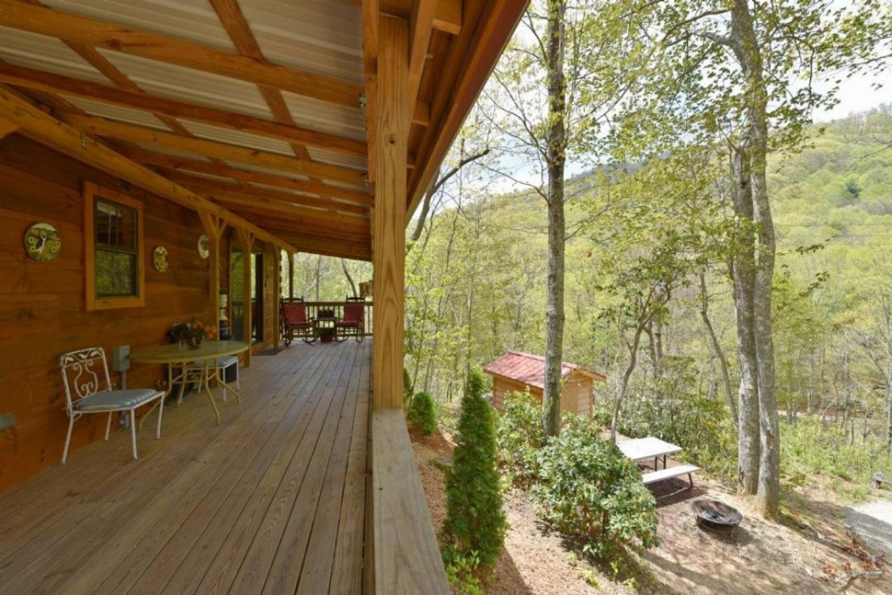 Red Barn Cabin Image 22