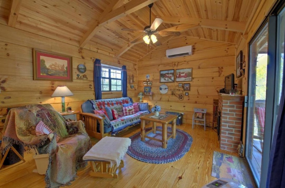 Red Barn Cabin Main image