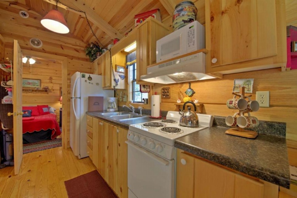 Red Barn Cabin Image 8